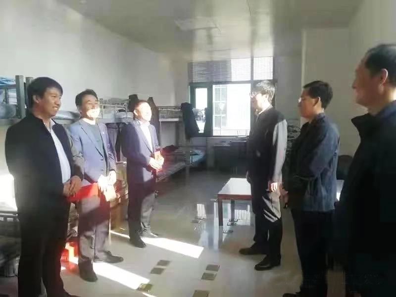 工業(yè)園區(qū)管委會、泓源公司慰問園區(qū)機(jī)關(guān)保安門衛(wèi)等一線人員(圖2)
